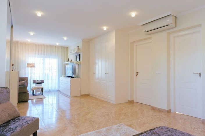 Image No.8-7 Bed Villa for sale