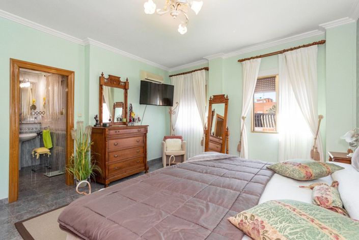 Image No.12-4 Bed Villa for sale