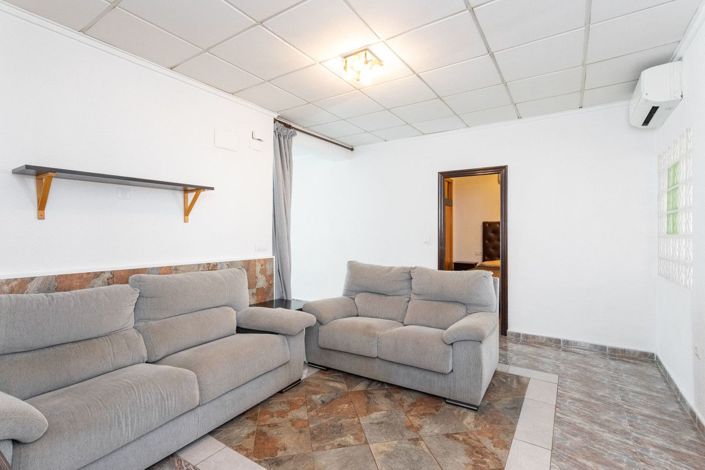 Image No.10-4 Bed House for sale
