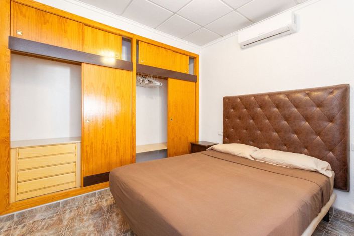 Image No.18-4 Bed House for sale