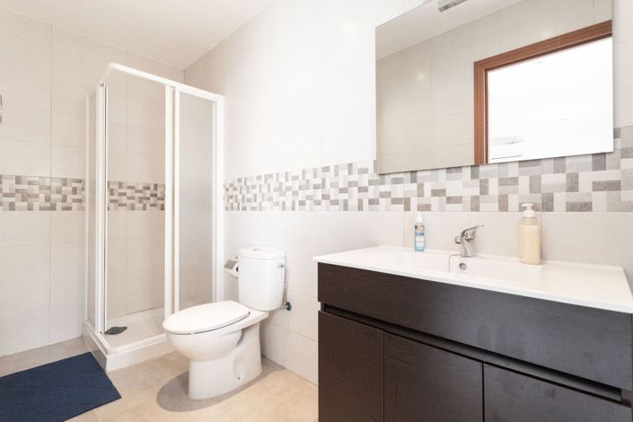 Image No.26-4 Bed House for sale