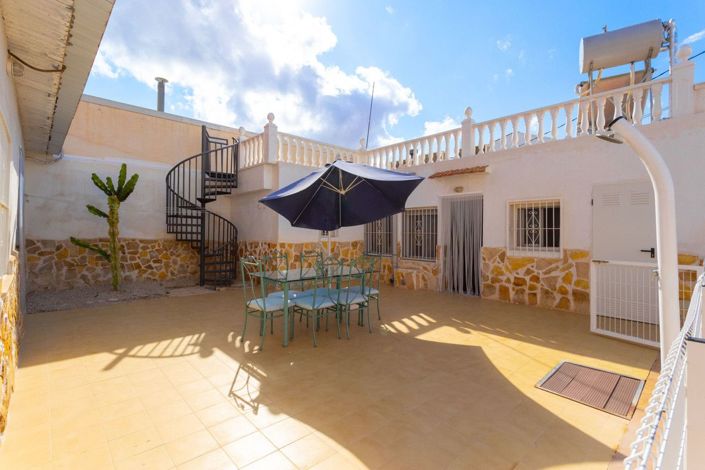 Image No.3-4 Bed House for sale