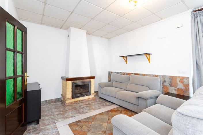 Image No.8-4 Bed House for sale