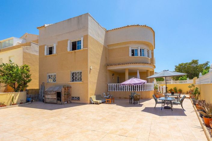Image No.2-Villa de 6 chambres à vendre à Torrevieja