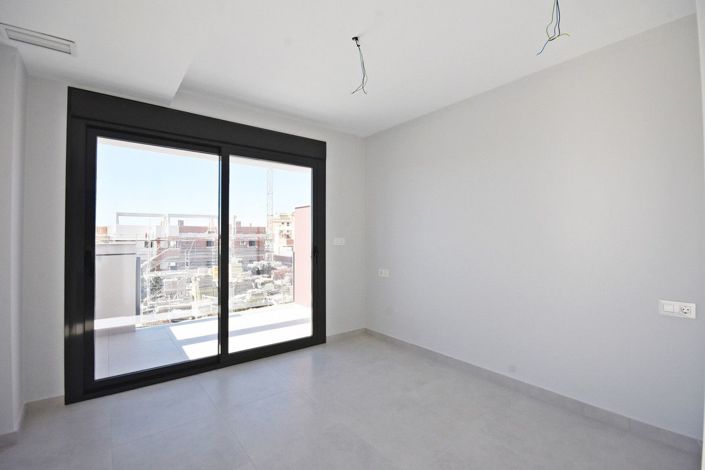 Image No.12-3 Bed Apartment for sale