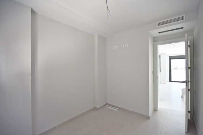 Image No.15-3 Bed Apartment for sale
