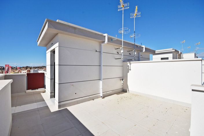 Image No.33-3 Bed Apartment for sale
