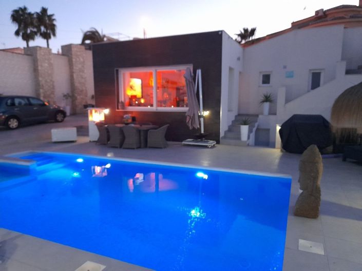 Image No.5-6 Bed Villa for sale
