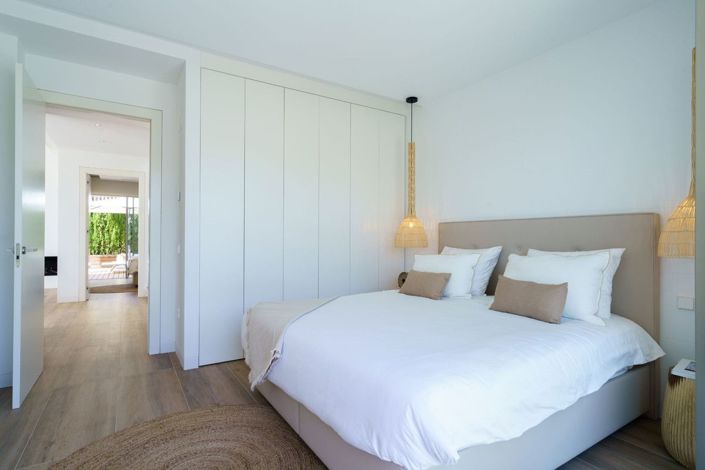 Image No.17-5 Bed Villa for sale