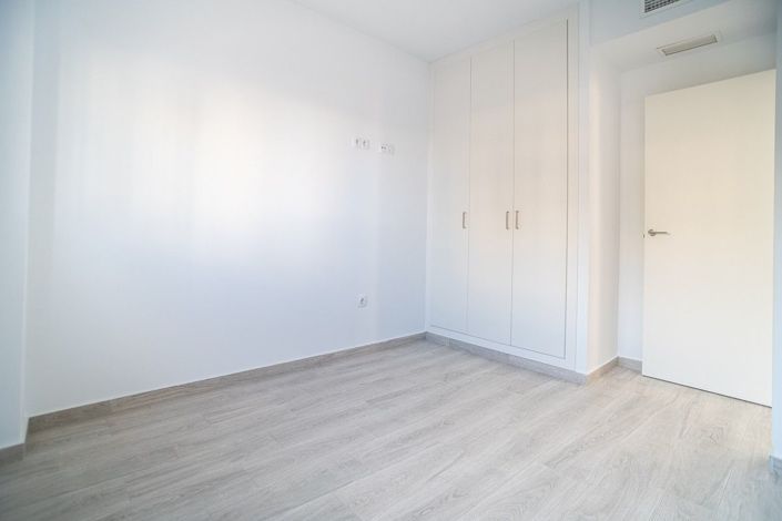 Image No.14-3 Bed Apartment for sale