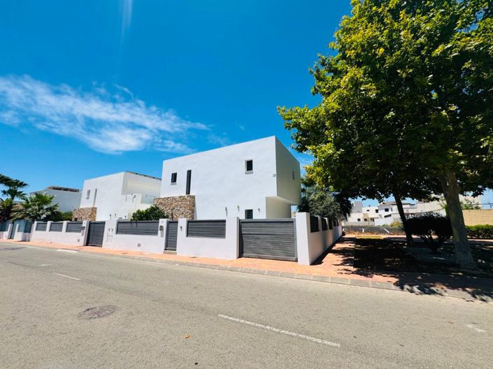 Image No.12-3 Bed Villa for sale