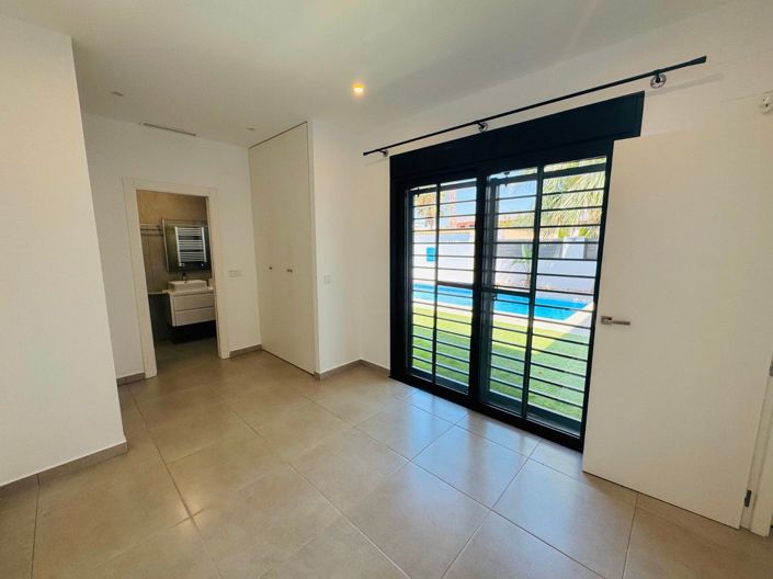 Image No.17-3 Bed Villa for sale