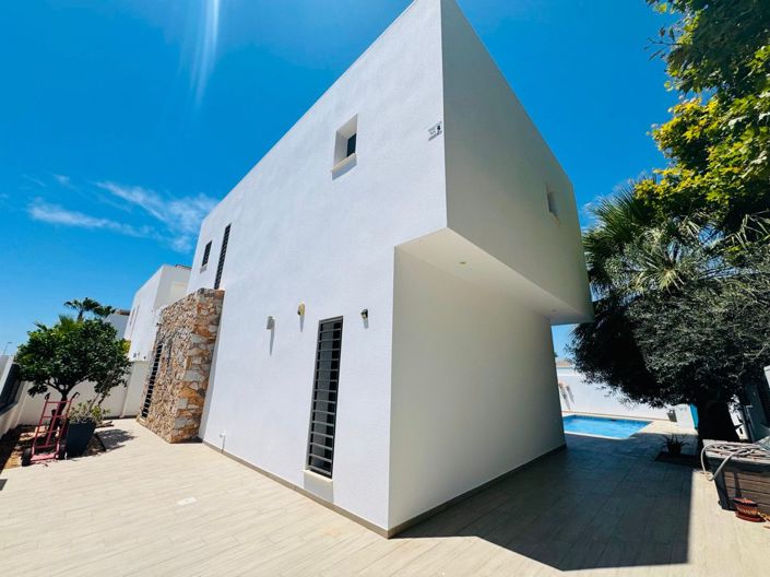 Image No.2-3 Bed Villa for sale