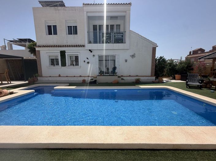 Image No.2-4 Bed Villa for sale