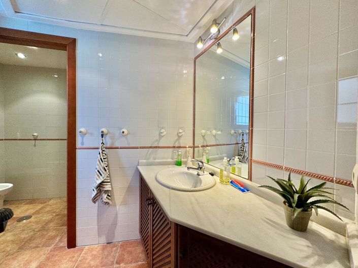 Image No.12-2 Bed Apartment for sale