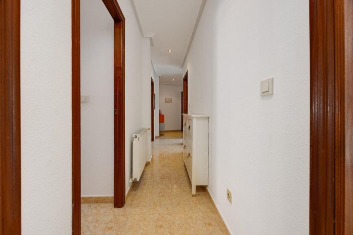 Image No.27-3 Bed Apartment for sale