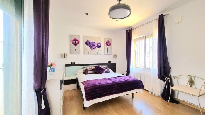 Image No.12-6 Bed House for sale