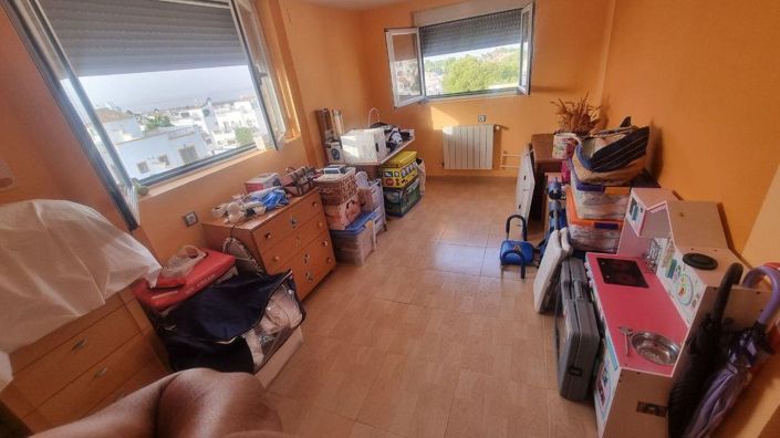 Image No.18-6 Bed House for sale