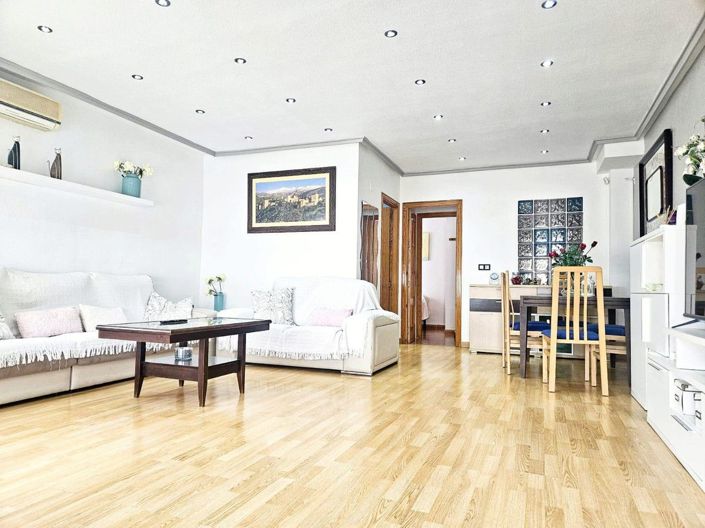 Image No.3-6 Bed House for sale