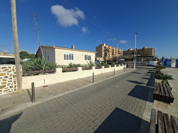 Image No.16-3 Bed House for sale