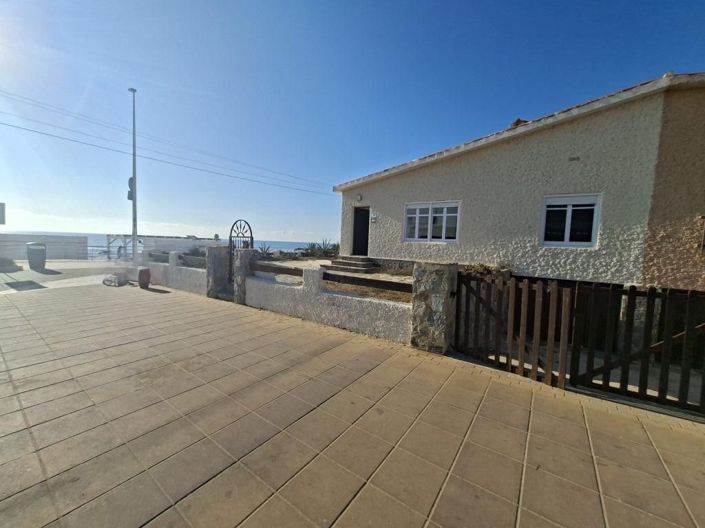 Image No.17-3 Bed House for sale