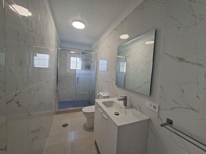 Image No.8-3 Bed House for sale