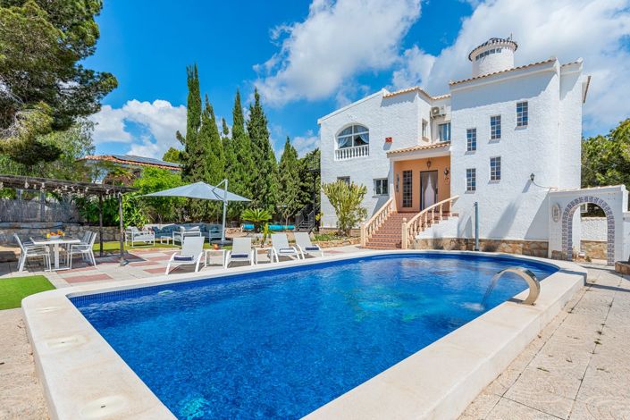 Image No.3-4 Bed Villa for sale