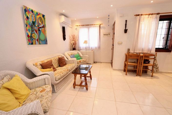 Image No.8-3 Bed House for sale