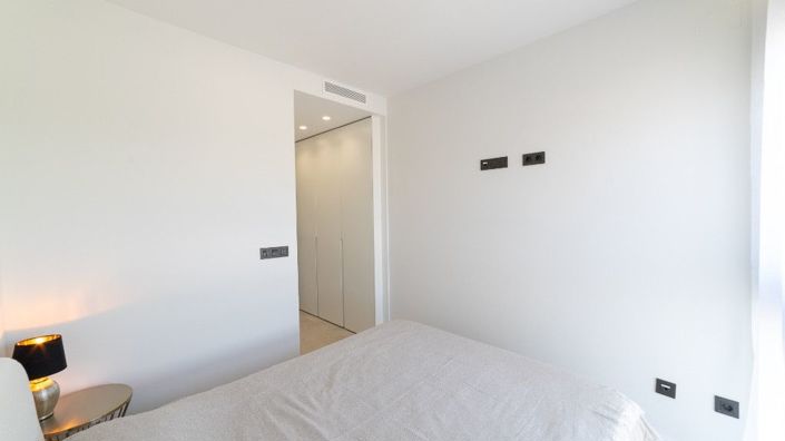 Image No.20-2 Bed Apartment for sale