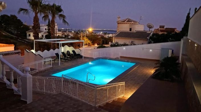 Image No.2-4 Bed Villa for sale