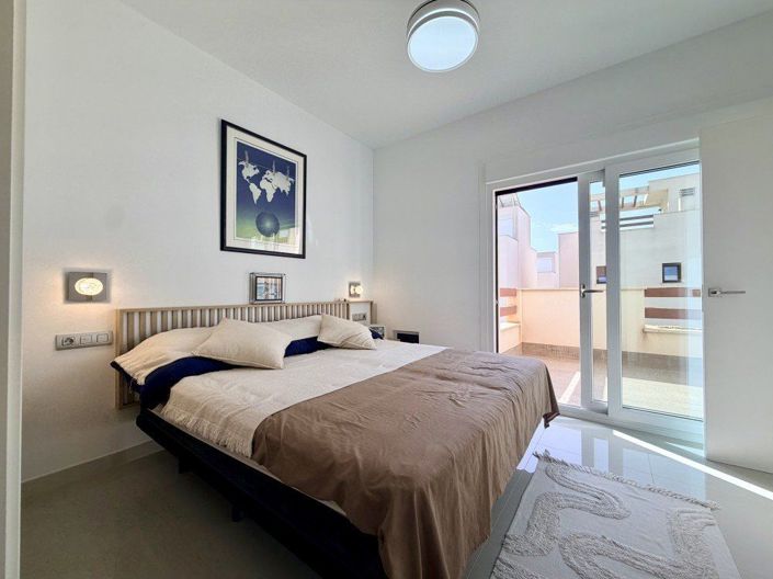 Image No.17-3 Bed House for sale