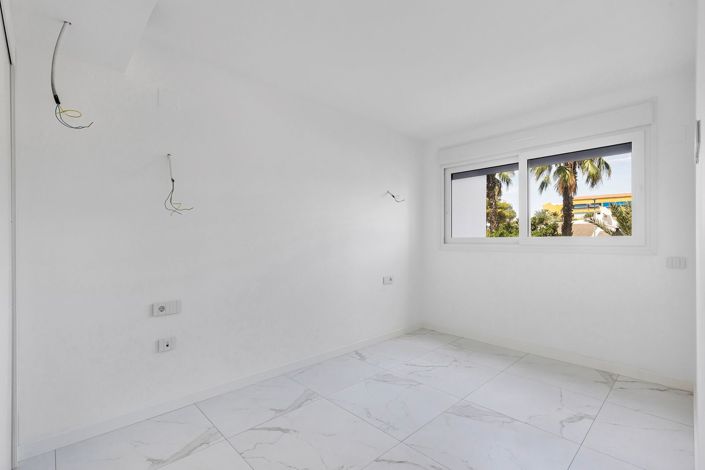 Image No.12-2 Bed Apartment for sale