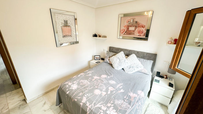Image No.18-2 Bed Townhouse for sale