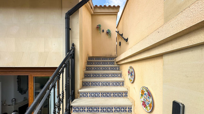 Image No.29-2 Bed Townhouse for sale