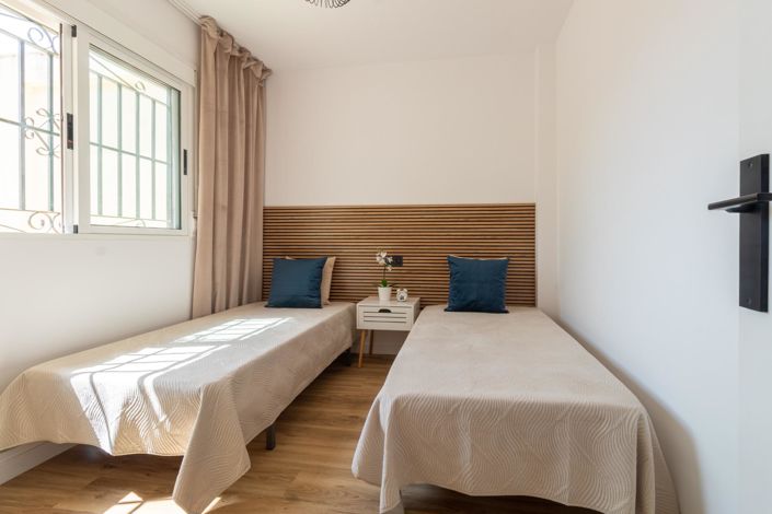 Image No.20-3 Bed Townhouse for sale