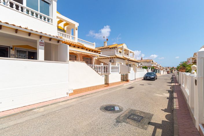 Image No.25-3 Bed Townhouse for sale
