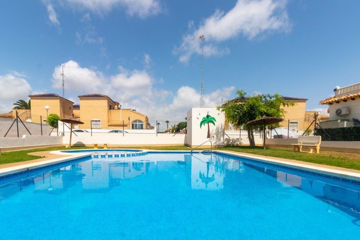 Image No.27-3 Bed Townhouse for sale