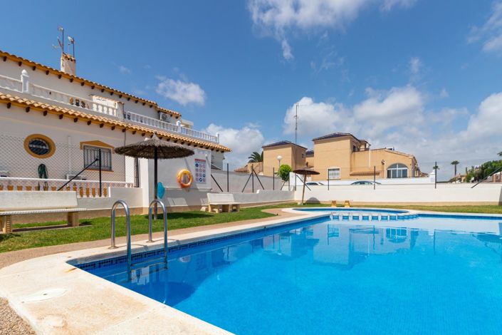 Image No.28-3 Bed Townhouse for sale