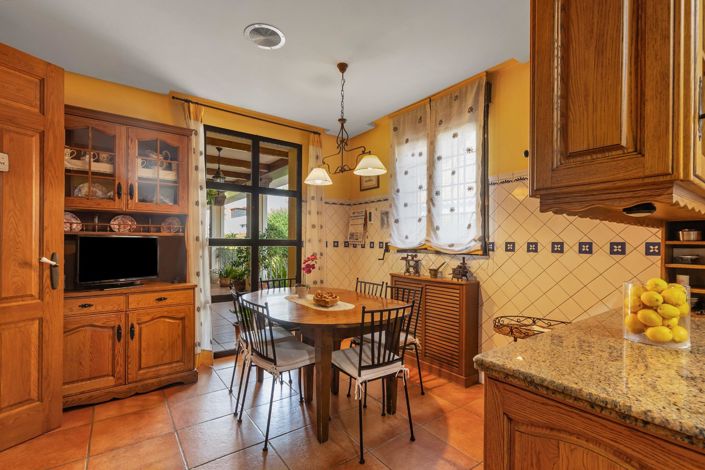 Image No.18-6 Bed Villa for sale