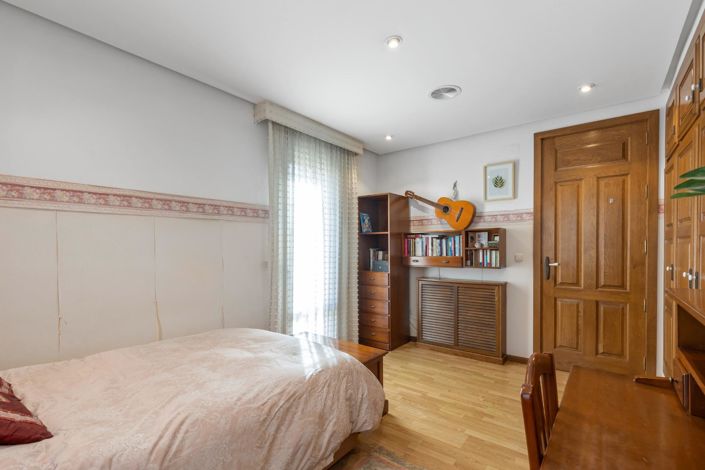 Image No.41-6 Bed Villa for sale