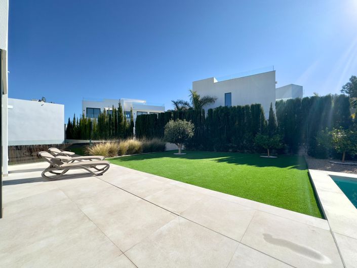 Image No.8-3 Bed Villa for sale