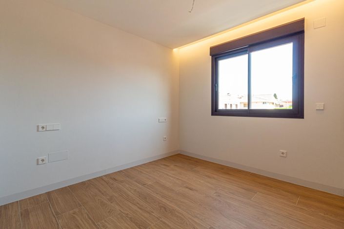 Image No.24-3 Bed Villa for sale