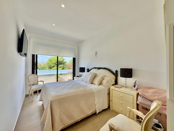 Image No.14-3 Bed Townhouse for sale