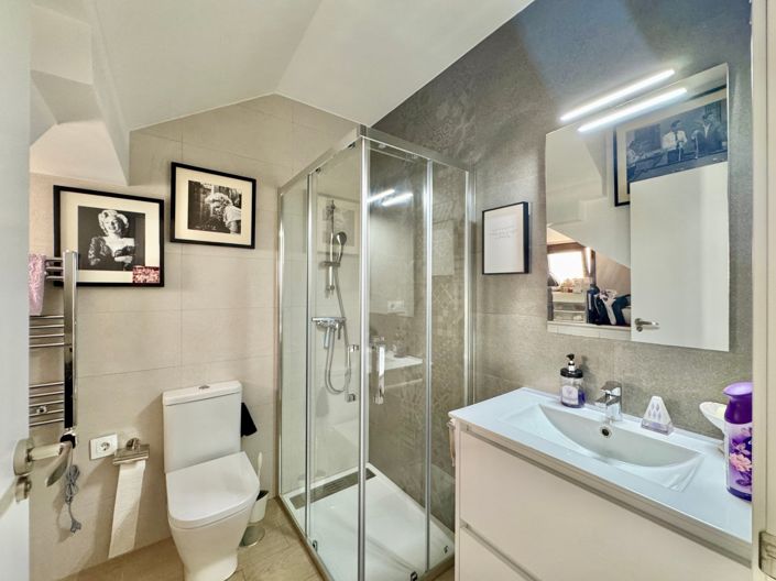 Image No.27-3 Bed Townhouse for sale