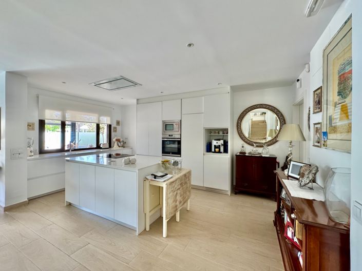 Image No.33-3 Bed Townhouse for sale