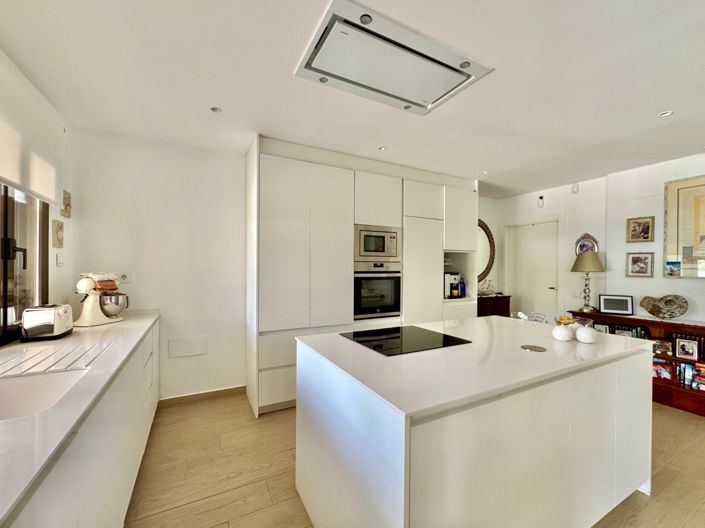 Image No.37-3 Bed Townhouse for sale