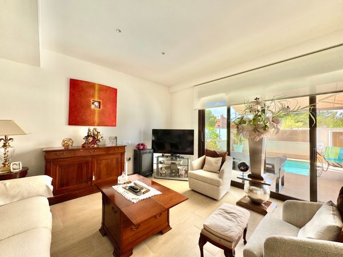 Image No.41-3 Bed Townhouse for sale