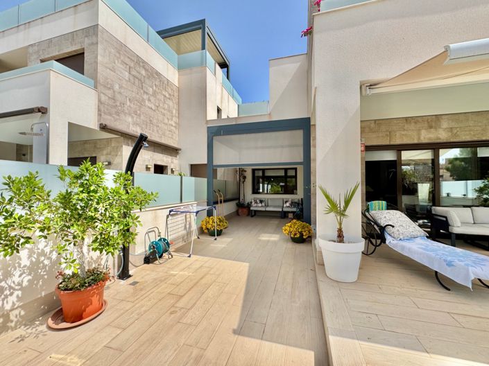 Image No.45-3 Bed Townhouse for sale