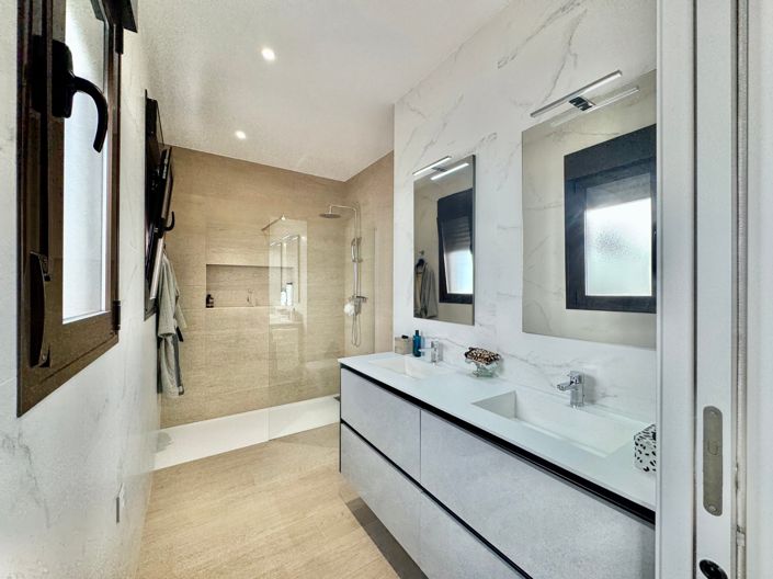 Image No.9-3 Bed Townhouse for sale