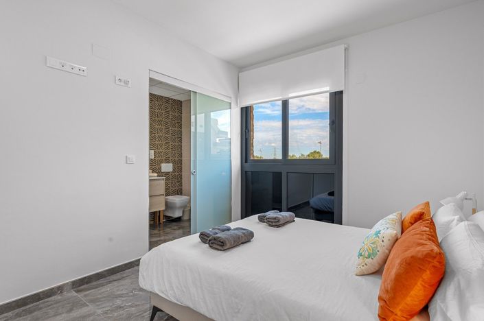Image No.14-2 Bed Apartment for sale
